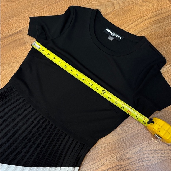 Karl Lagerfeld black and pink color block pleated short sleeve dress. Size XS. - Picture 15 of 17